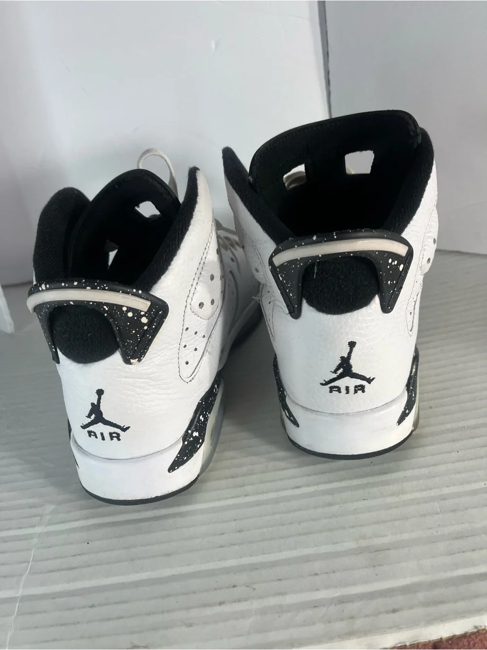 Jordan 6 Retro size 5.5 youth good condition